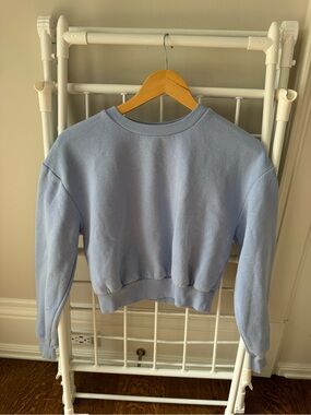 Women’s wild fable blue Cropped Crewneck Sweatshirt small